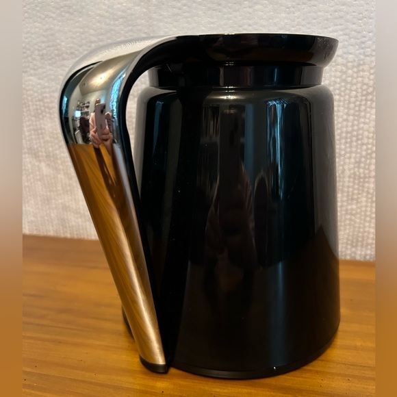 KEURIG 2.0 Black COFFEE INSULATED POT 4-6 Cup K CARAFE 32oz. Silver Handle - Picture 2 of 11